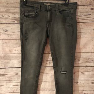 Women’s gray skinny pants